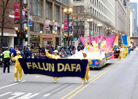 Image for article Chicago: Falun Dafa Procession Stands Out in Thanksgiving Day Parade
