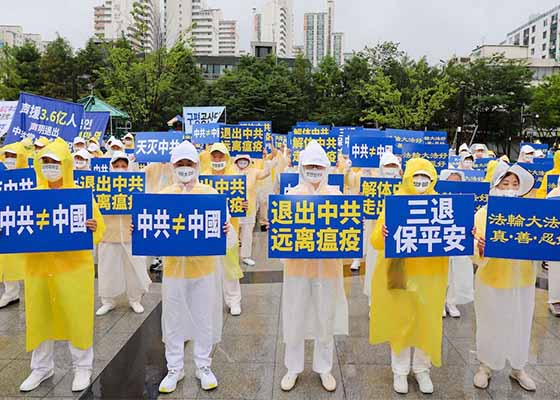 Image for article South Korea: Rare Grand Parade During Pandemic Touches Spectators’ Hearts