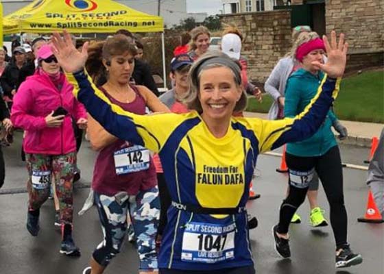 Image for article 67-Year-Old Triathlete Credits Falun Dafa for Her Excellent Health