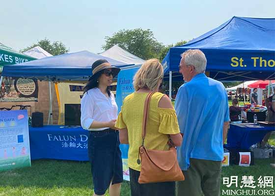 Image for article Chicago, Illinois: Practitioners Participate in Independence Day Celebrations and Introduce Falun Dafa in Palatine