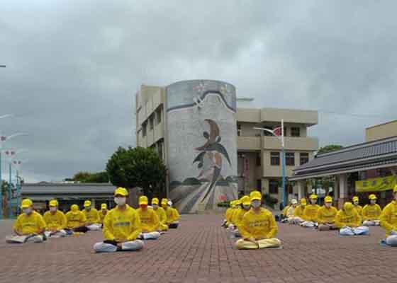 Image for article Hualien, Taiwan: Practitioners Inform People about the Ongoing Persecution