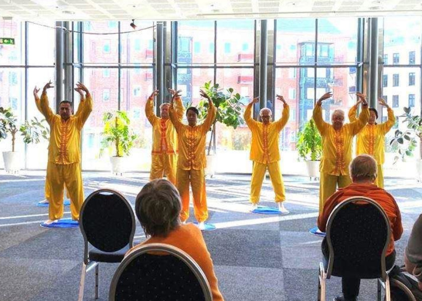Image for article Falun Dafa Exercises Demonstrated at Book Fair in Sweden: “Your Energy Field Has Healing Effects!”