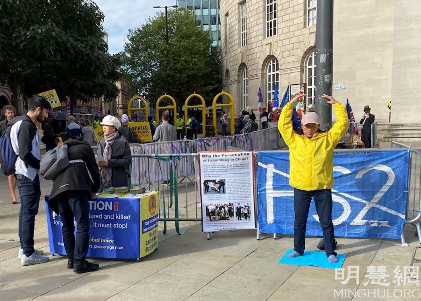 Image for article UK: Falun Dafa Practitioners Hold Event to Expose Chinese Regime’s Persecution During Conservative Party’s Annual Meeting