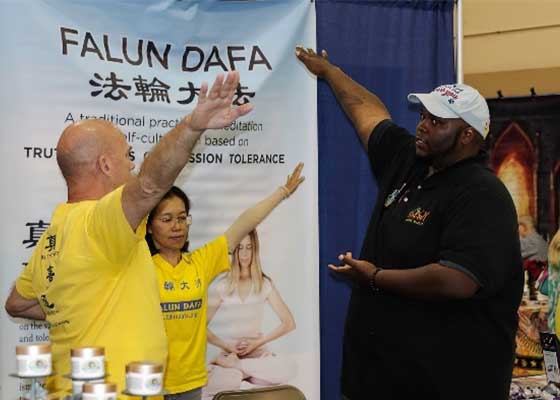 Image for article Florida: Falun Dafa Practitioners Join the Tampa Body Mind Spirit Festival