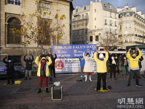 Image for article Paris, France: Practitioners Hold Activities to Expose the Persecution of Falun Gong in China