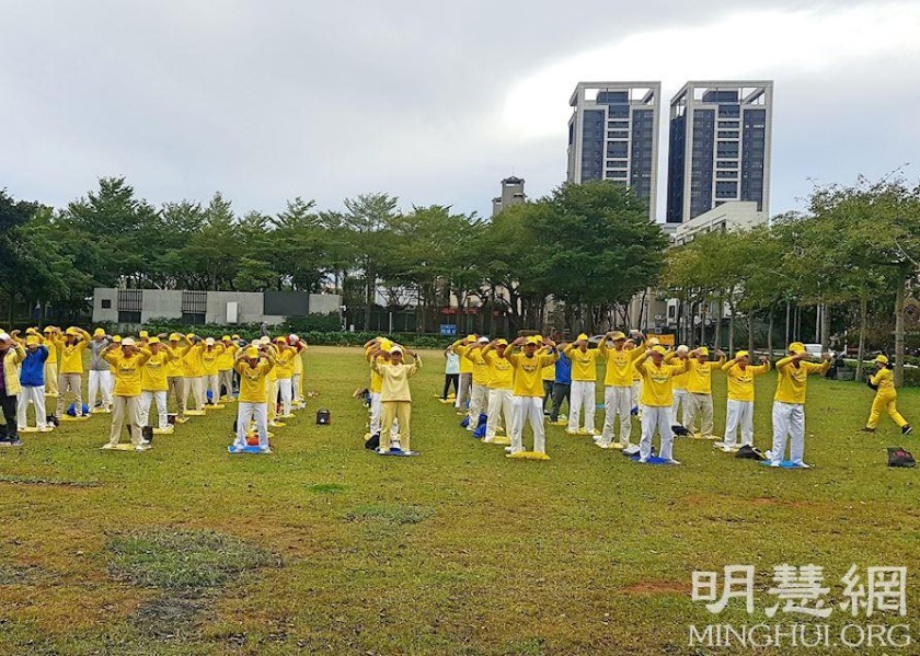 Image for article Taoyuan, Taiwan: Introducing Falun Dafa at Longtan Sports Park