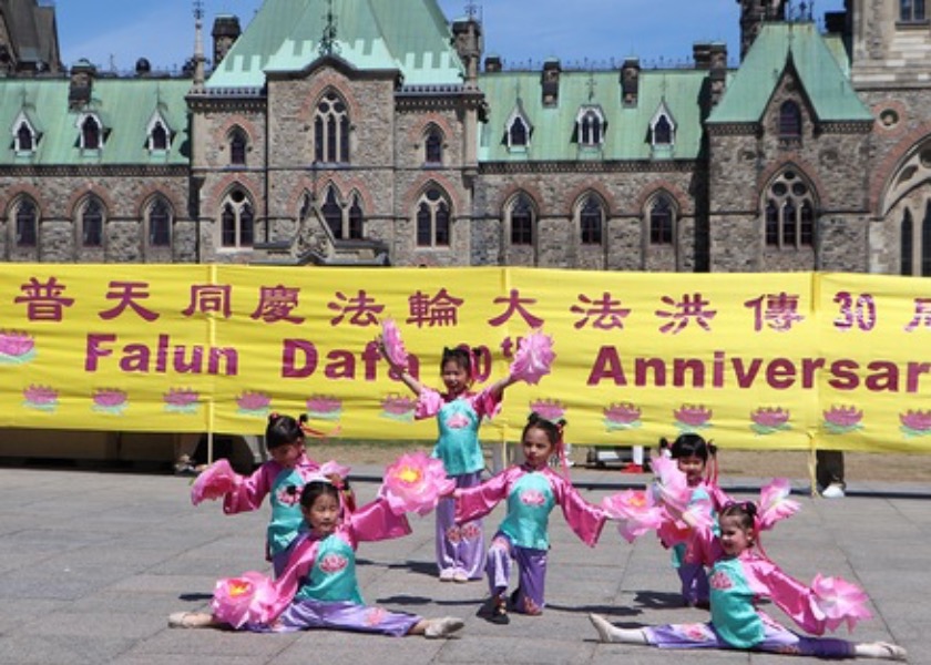 Image for article Ottawa, Canada: People Praise Falun Dafa During Events Held to Celebrate 30th Anniversary