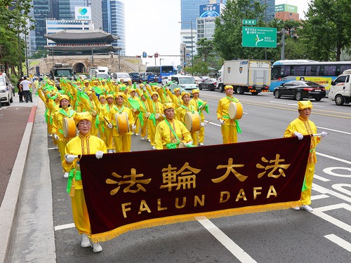 Image for article Seoul, South Korea: Rally and Parade Held to Peacefully Protest Persecution of Falun Dafa in China