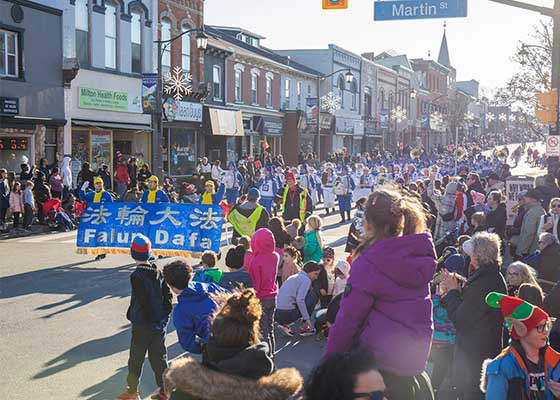 Image for article Canada: Toronto Falun Dafa Group Invited to Perform in Four Christmas Parades