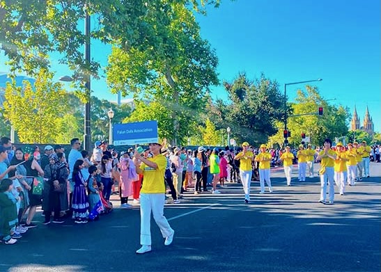 Image for article Adelaide, South Australia: Practitioners Display the Beauty of Falun Dafa in Australia Day Parade