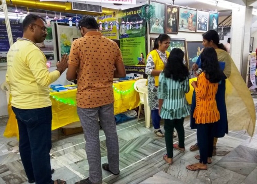 Image for article India: Falun Dafa Warmly Received at Exhibitions