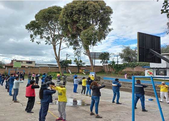 Image for article Ecuador: Practitioners Introduce Falun Dafa to Local Residents in Various Parts of the Country