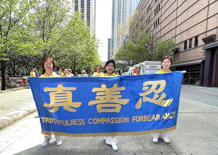 Image for article Falun Dafa Float Praised in Houston’s St. Patrick’s Day Parade