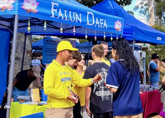 Image for article Western Australia: Introducing Falun Dafa at the Kalamunda Show