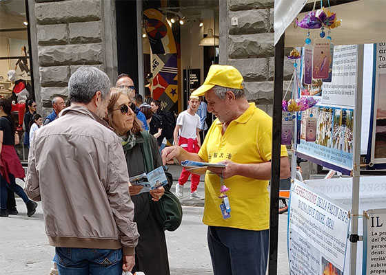 Image for article Italy: Activities in Several Cities Inform People about Falun Dafa
