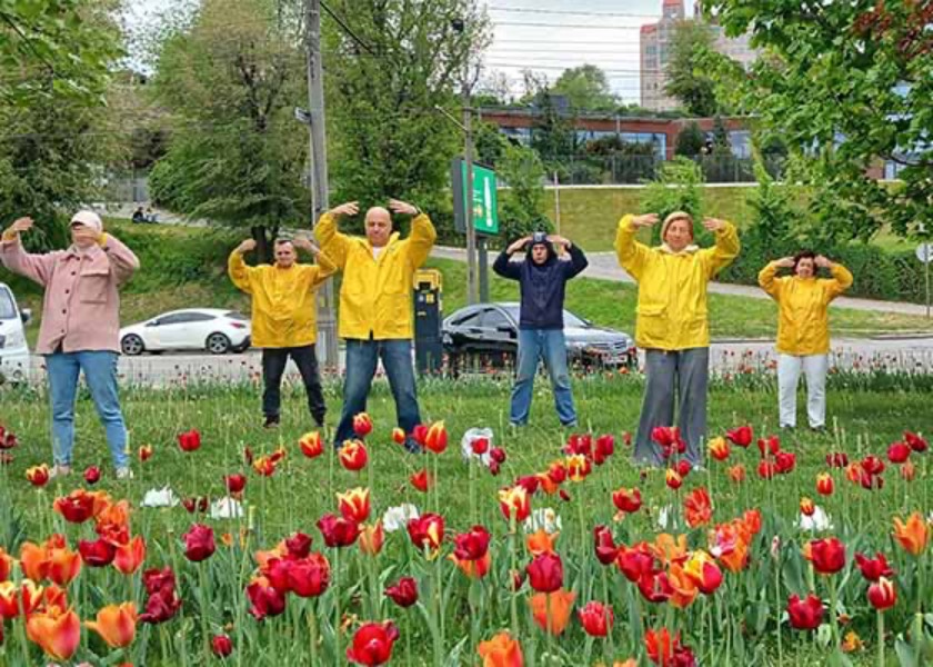 Image for article Ukraine: Falun Dafa Practitioners Raise Awareness of the Continued Persecution in China