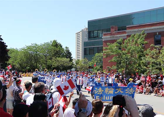 Image for article Mississauga, Canada: Impressive Falun Dafa Contingent in Canada Day Parade
