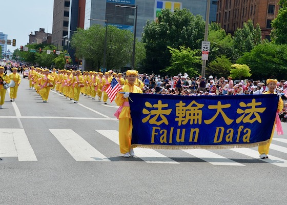 Image for article Falun Dafa Praised in Salute to Independence Parade in Philadelphia