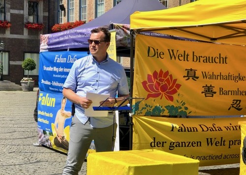 Image for article Germany: Member of State Parliament Speaks at Rally to Condemn the Persecution of Falun Dafa