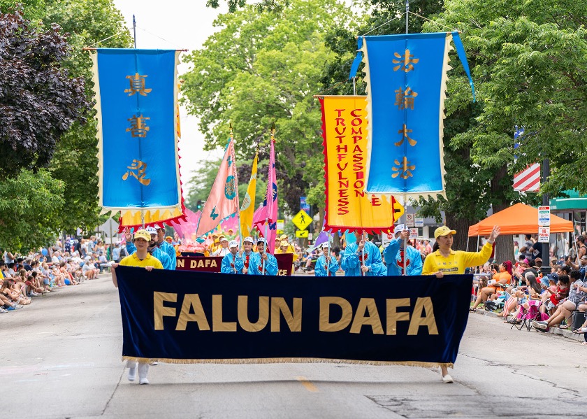 Image for article Illinois, USA: Falun Dafa Makes an Impression at Evanston Independence Day Parade