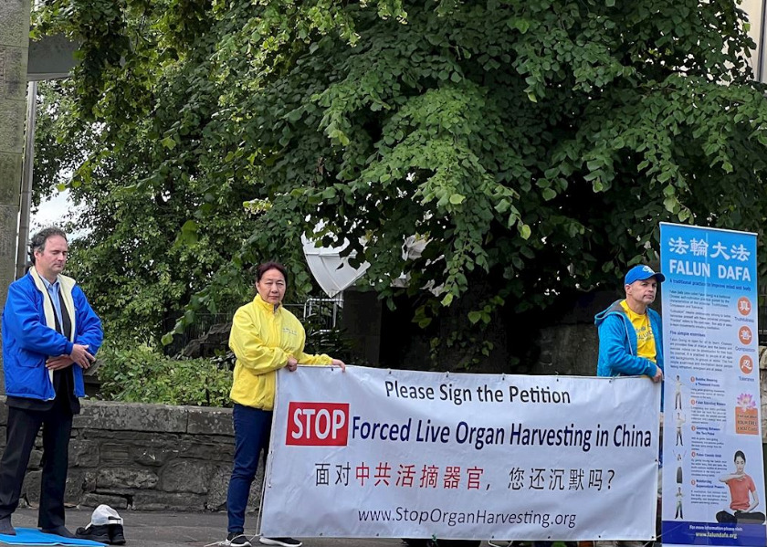 Image for article Scotland: Protest Outside the Chinese Consulate Calls for End to the Persecution of Falun Gong