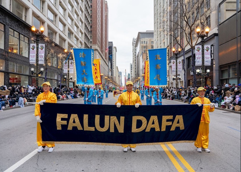 Image for article Chicago, USA: Falun Dafa Practitioners Welcomed in Thanksgiving Parade