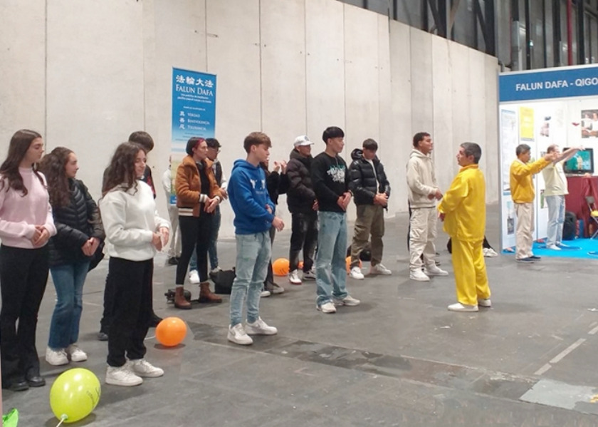 Image for article Spain: Falun Dafa Welcomed at Natural Health Expo in Madrid