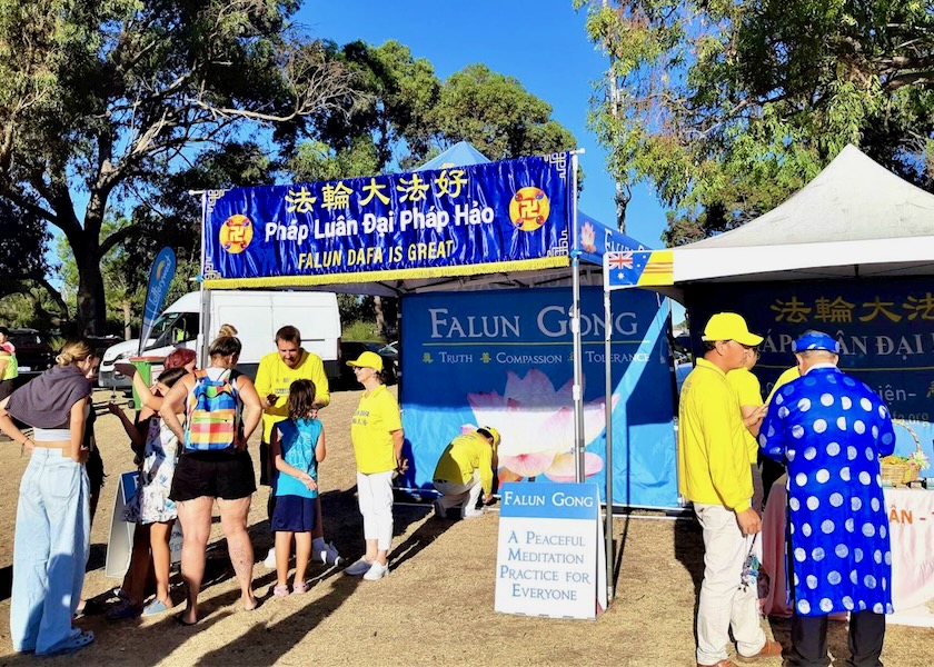 Image for article Perth, Australia: Introducing Falun Dafa at Vietnamese Lunar New Year Celebrations