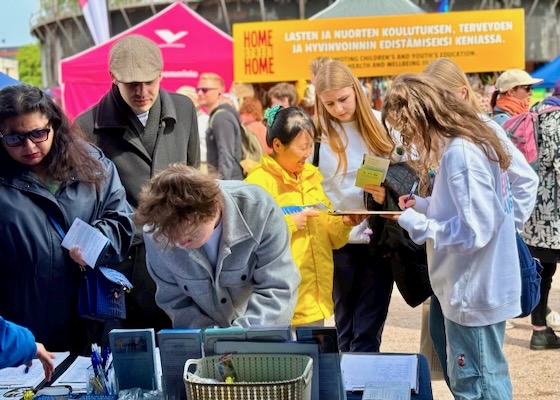 Image for article Helsinki, Finland: Raising Awareness at the World Village Festival of China’s Ongoing Persecution of Falun Gong