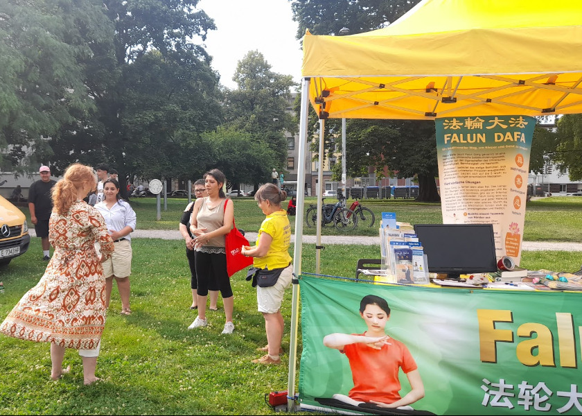 Image for article Aachen, Germany: Promoting Falun Dafa at a Multicultural Festival