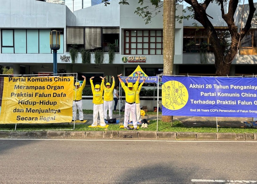 Image for article Indonesia: Peaceful Rally and Candlelight Vigil Mark 26-Year Long Effort to End CCP’s Persecution of Falun Gong
