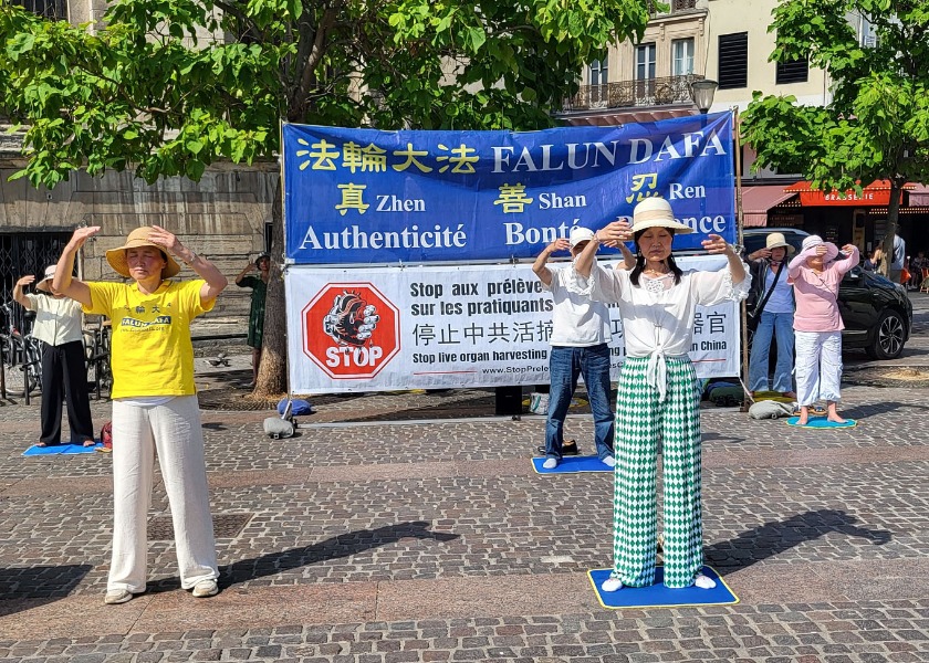 Image for article Paris, France: Activities to Raise Awareness of the Persecution Win Public Support