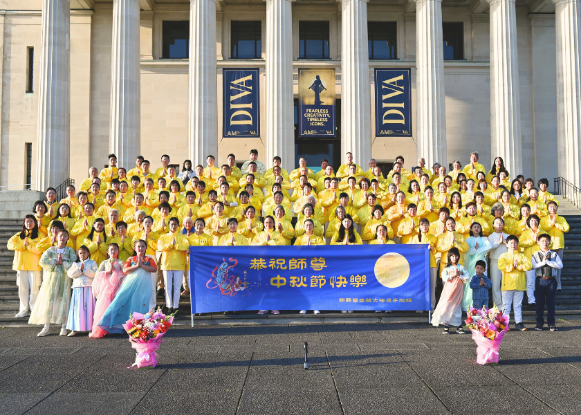 Image for article Falun Dafa Practitioners in New Zealand and Australia Wish Master Li a Happy Mid-Autumn Festival