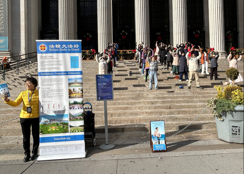 Image for article New York: People Learn About Falun Dafa During Thanksgiving Day Celebration in Manhattan