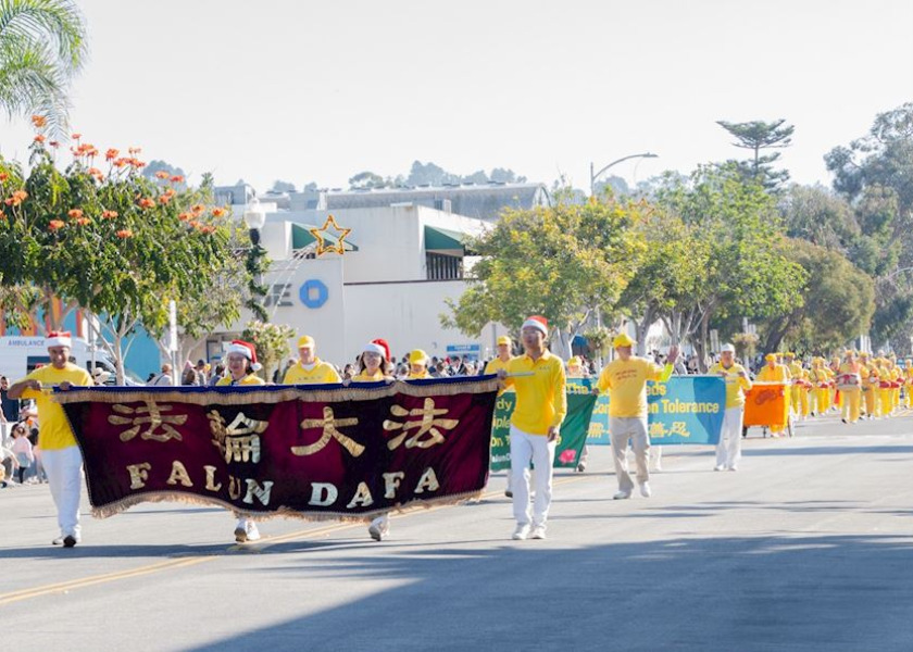 Image for article San Diego, California: Introducing Falun Dafa at the La Jolla Christmas Parade
