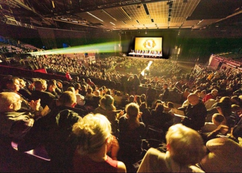 Image for article Theatergoers in Europe and the United States Enjoy Shen Yun During the Holidays: “The Beauty of Life”