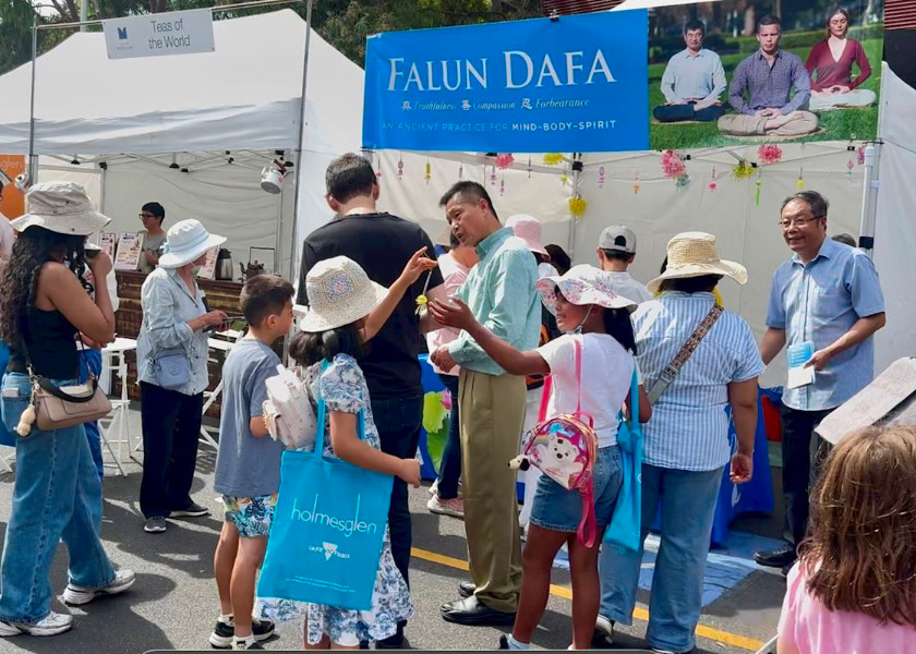 Image for article Australia: Introducing Falun Dafa at the Clayton Festival in Melbourne