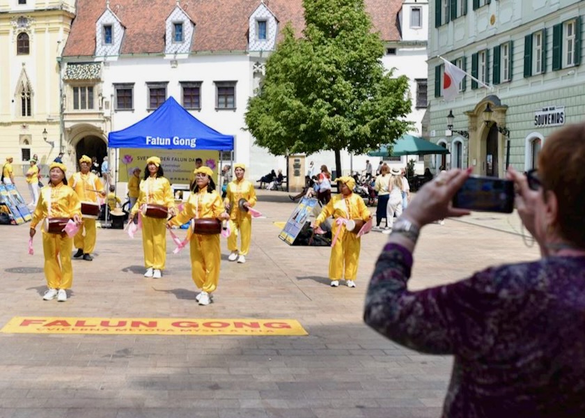 Image for article Slovakia: Celebrating World Falun Dafa Day in Bratislava