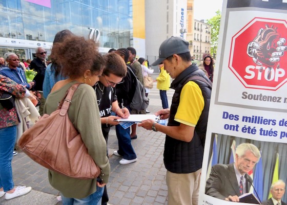 Image for article People Praise Falun Dafa at Event in Paris