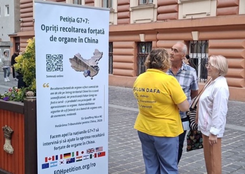Image for article Brașov, Romania: People Praise Falun Dafa’s Guiding Principles