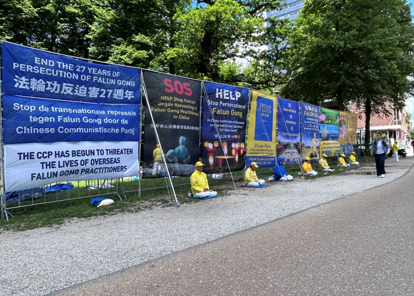 Image for article Practitioners Hold Events in Front of Dutch House of Representatives and Draw Attention to the Persecution