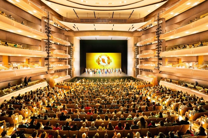 Image for article Shen Yun Returns to Toronto with Support from Elected Officials: “We Stand Behind You”