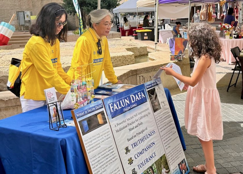 Image for article Texas: Dallas Falun Gong Practitioners Call on the Public to Help End the Persecution