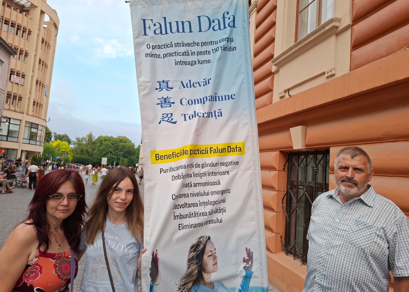 Image for article Romania: People Learn about Falun Dafa and Commend Its Guiding Principles