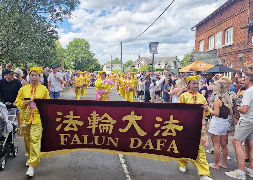 Image for article Introducing Falun Dafa at the Goostrey Rose Festival in the UK