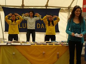 2010-6-2-finland-falun-gong-01--ss.jpg