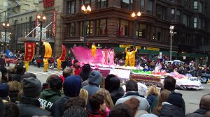 2011-11-27-minghui-chicago-parade-04--ss.jpg