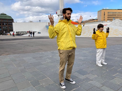 https://en.minghui.org/u/article_images/2021-5-14-finland-nazareno-appreciate-falun-gong_01.jpg