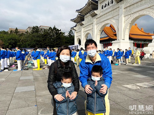 https://en.minghui.org/u/article_images/2022-1-23-mh-taiwan-greeting-_08.jpg