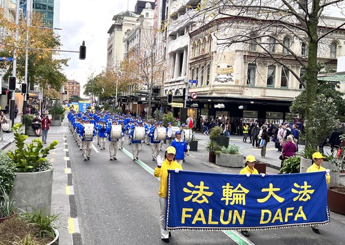 Image for article Nouvelle-Zélande : Des dignitaires soutiennent le rassemblement et le défilé des pratiquants de Falun Dafa et condamnent les brutalités du PCC
